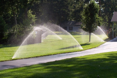 Inspiration for a front yard landscaping in Wichita.