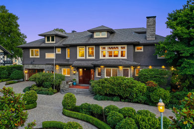 シアトルにあるトラディショナルスタイルのおしゃれな家の外観の写真