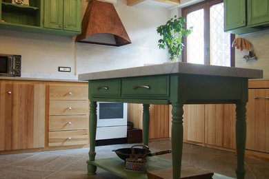 Foto di una cucina lineare country di medie dimensioni