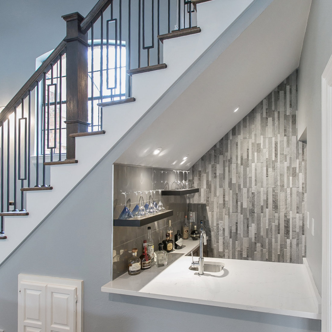 Transitional Bar/Entry