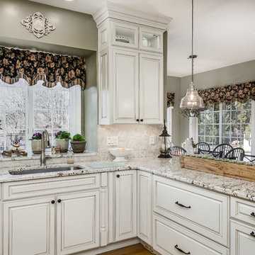 Bishop White with Chocolate Glaze kitchen
