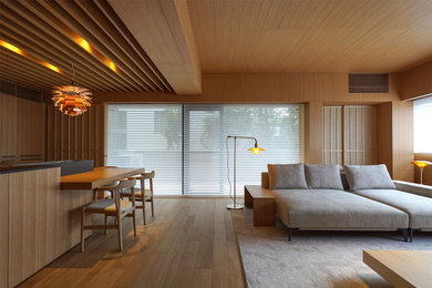 Modernes Wohnzimmer in Osaka