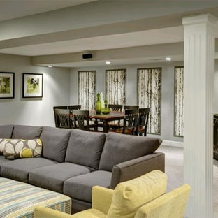 Foto de sótano en el subsuelo actual, grande, sin chimenea, con paredes grises, moqueta y suelo gris