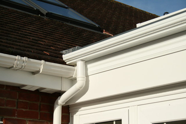 Классический Застекленная терраса by Everest Home Improvements - Chichester