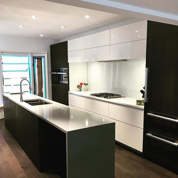 Waterfront Contemporary Kitchen