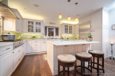 Traditional kitchen in Los Angeles.