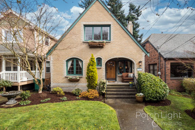 Inspiration for a craftsman home design remodel in Seattle