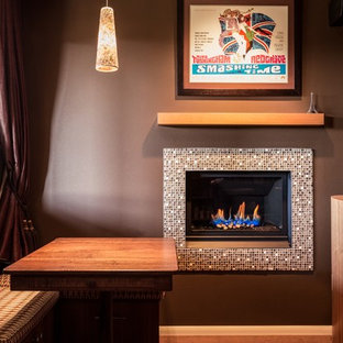 Idée de décoration pour une salle de cinéma design avec un sol en liège et un écran de projection.