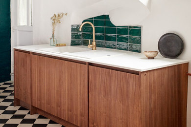 This is an example of a modern kitchen in Devon.