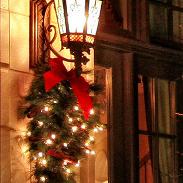 Festive Wreaths & Garlands