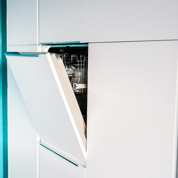 Cuisine mur d'armoire sans poignée et plan quartz