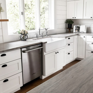 Fairfield, Iowa - Modern Farmhouse Kitchen