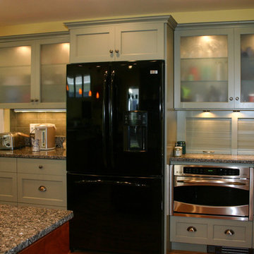 Custom upper and lower kitchen cabinets