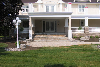 Photo of a traditional landscaping in Toronto.