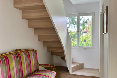 Gewendelte Klassische Treppe mit Holz-Setzstufen in Stuttgart
