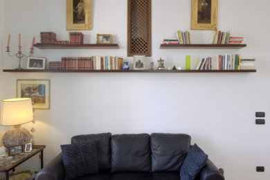Esempio di un piccolo soggiorno design aperto con parquet chiaro