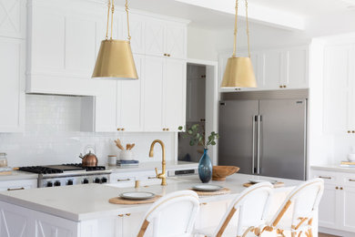 Kitchen - traditional kitchen idea in Los Angeles