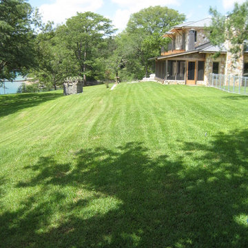 Open Backyard Concept for Lakeside View