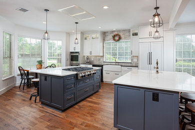 Kitchen - modern kitchen idea in Austin