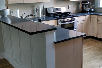 Example of a trendy kitchen design in DC Metro