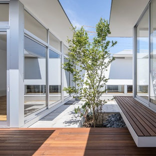 他の地域のモダンスタイルのおしゃれなテラス・中庭の写真