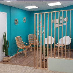 Am&eacute;nagement et d&eacute;coration d'une salle d'attente dans une association - ホームオフィス用小物
