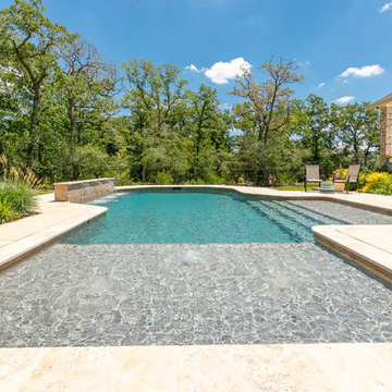 Beautiful Pool with Sun shelf and Bubblers