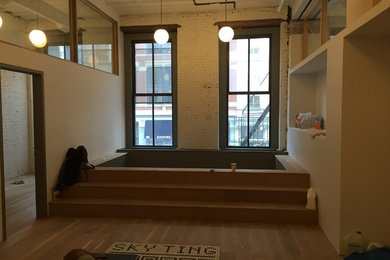 Example of a minimalist home design design in New York