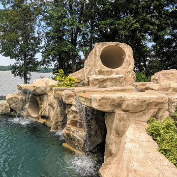 Lakeside Luxury Vanishing Edge Pool