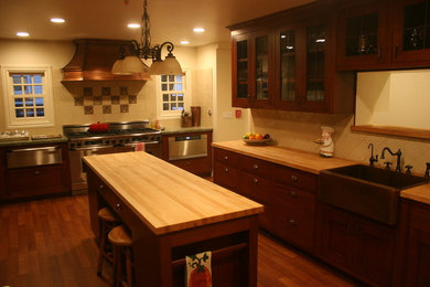 Farmhouse kitchen photo in Orange County