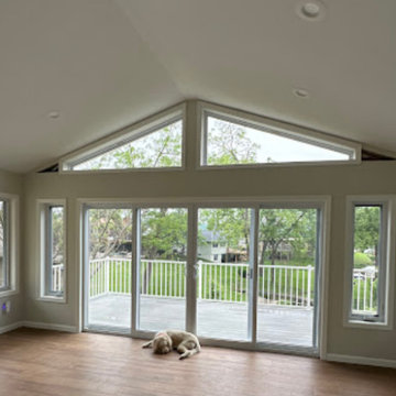 Vaulted Four Seasons Room with Panoramic Windows & Deck Access in Lake Waukomis