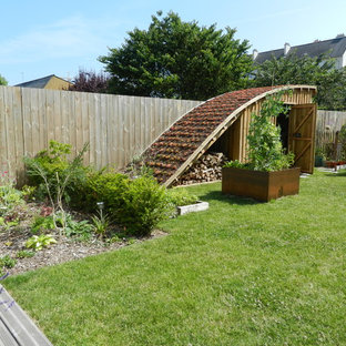 Kleiner Eklektischer Garten mit direkter Sonneneinstrahlung und Pflanzwand in Rennes