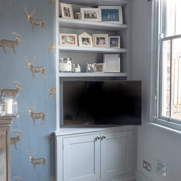 Alcove units with a drinks cabinet