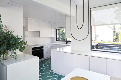 Example of a kitchen design in Atlanta