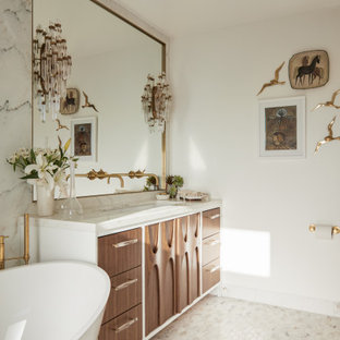 Badezimmer mit Steinplatten und eingebautem Waschtisch Ideen, Design