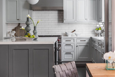Kitchen - traditional kitchen idea in New York
