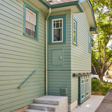 1921 Seattle Craftsman Remodel with Kitchen Bump-Out, Laundry Relocation, and Hi
