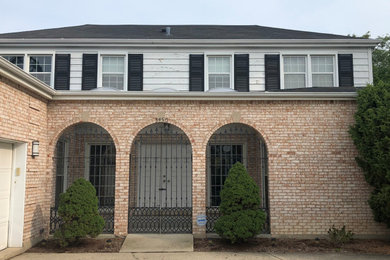 Example of an exterior home design in Chicago