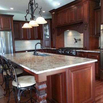 Cherry W/Glaze - Mitered Raised Panel Door Style