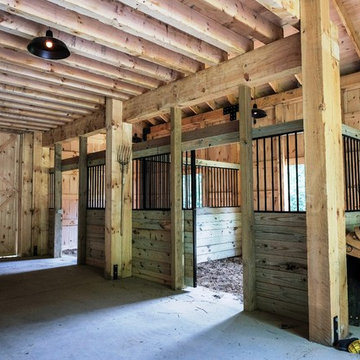 Craig & Jennifers Monitor Horse Barn