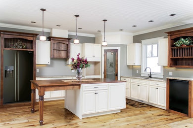 Inspiration for a kitchen remodel in Toronto