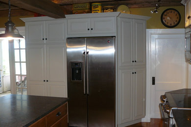 Farmhouse kitchen photo in Baltimore