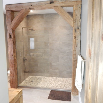Rustic Walk-In-Shower in Cottage on Papineau Lake