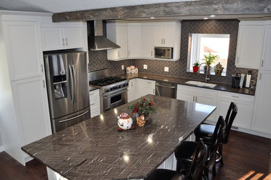 Inspiration for a contemporary kitchen remodel in Calgary