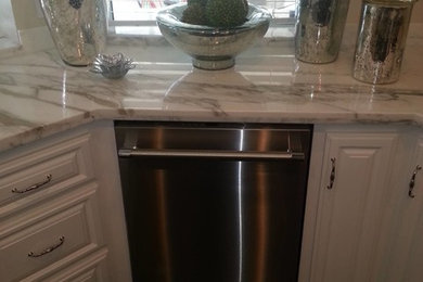Kitchen - traditional kitchen idea in Other