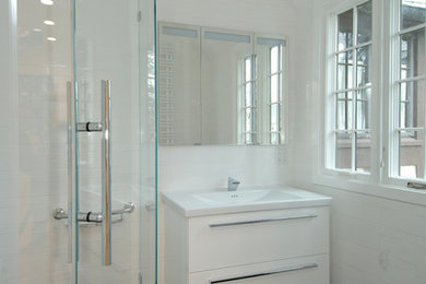 Example of a trendy bathroom design in New York
