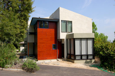 Inspiration for a contemporary exterior home remodel in Los Angeles