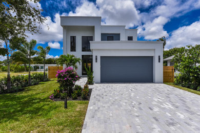 Inspiration for a modern white exterior home remodel in Miami