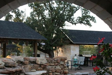 Home design - tropical home design idea in Austin
