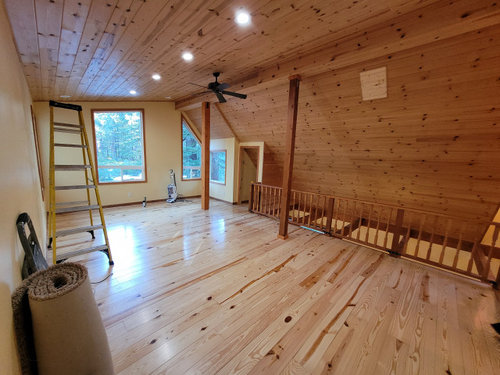 How to layout living room with two posts